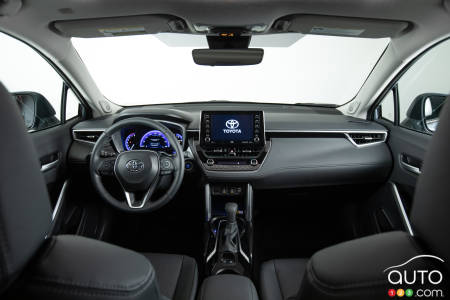 Toyota Corolla Cross 2022, intérieur
