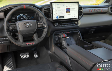 Toyota Tundra 2022, intérieur