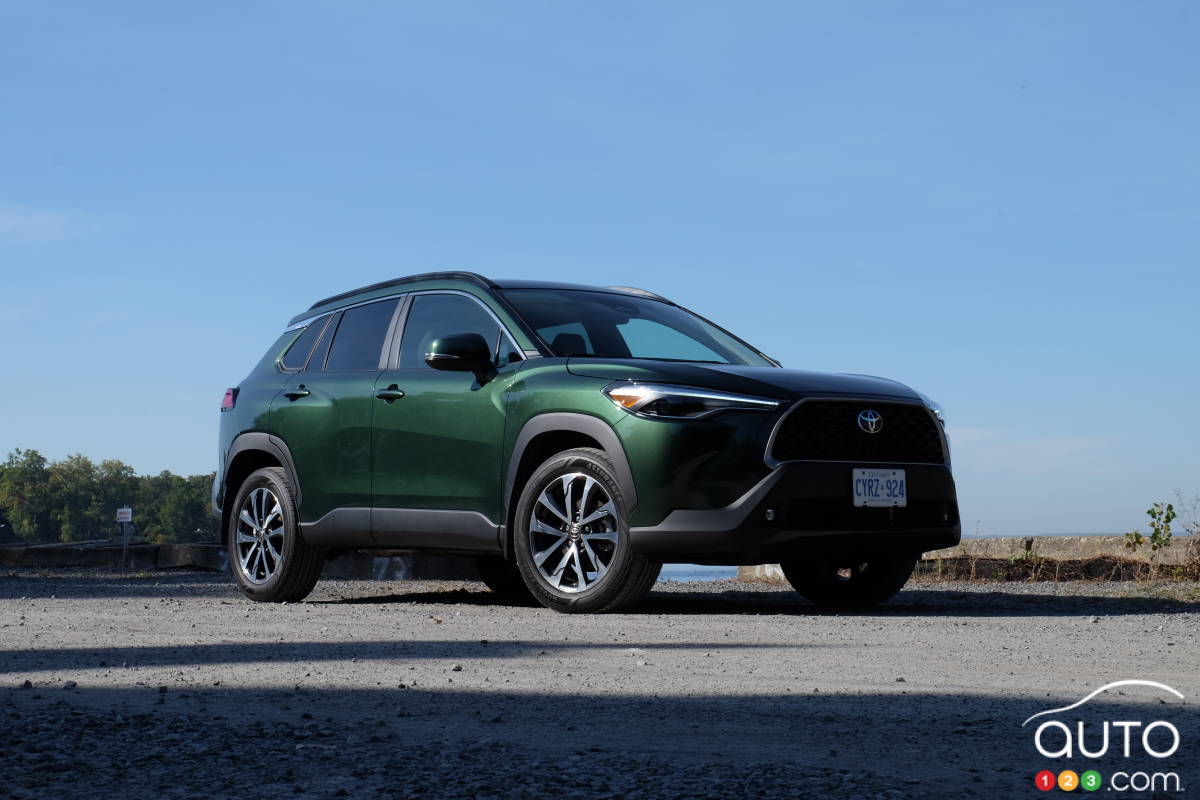 Toyota Corolla Cross XLE 2023/24