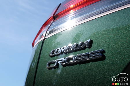 2023/2024 Toyota Corolla Cross, badging