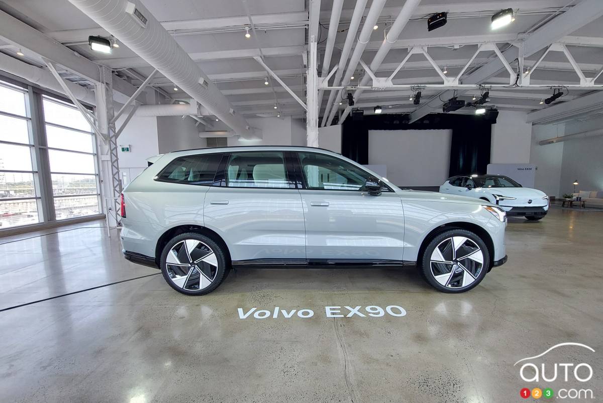 Le Volvo EX90, de profil