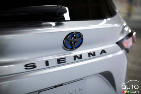 Toyota Sienna 2023, écusson (sur l'édition 25e anniversaire)