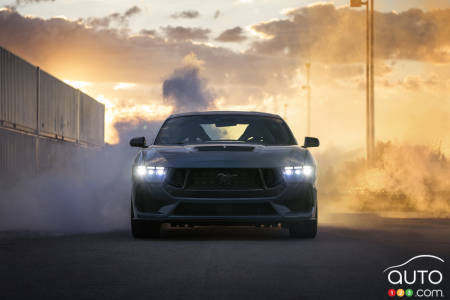 Ford Mustang 2024, coupe, avant