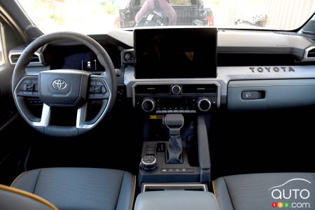 Toyota Tacoma i-Force Max 2024, intérieur