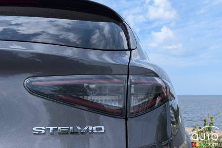 Alfa Romeo Stelvio Quadrifoglio 2024, lettres Stelvio