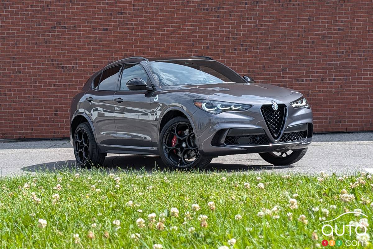 Alfa Romeo Stelvio Quadrifoglio 2024, trois quarts avant