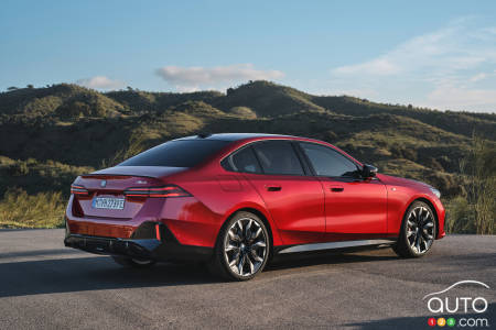 BMW i5 5 Series red
