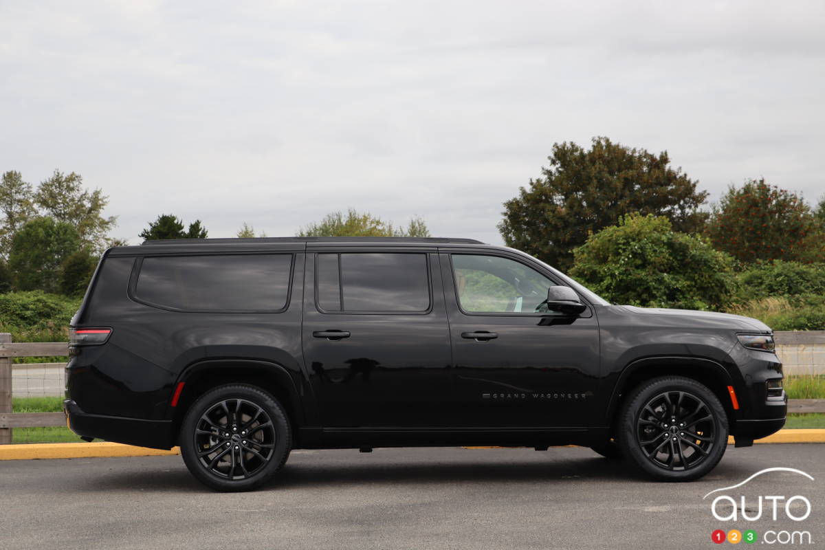 Jeep Grand Wagoneer L Obsidian 2024, de profil