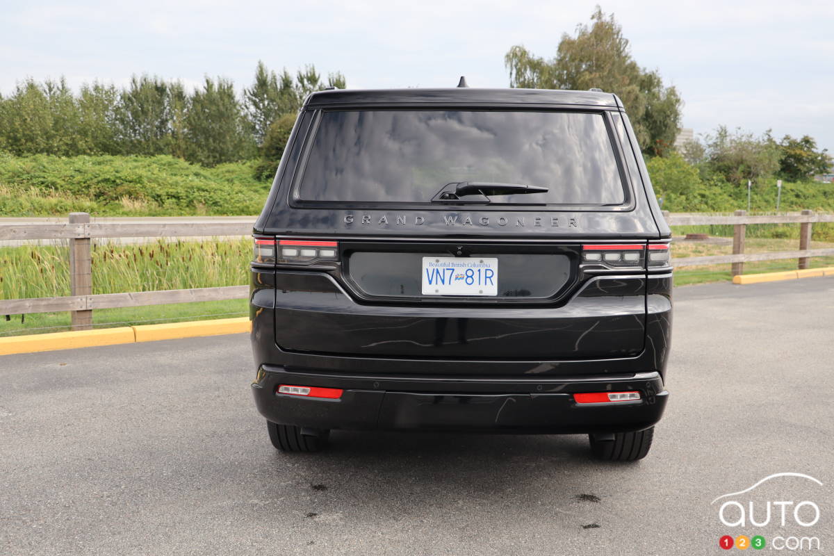 Jeep Grand Wagoneer L Obsidian 2024, arrière