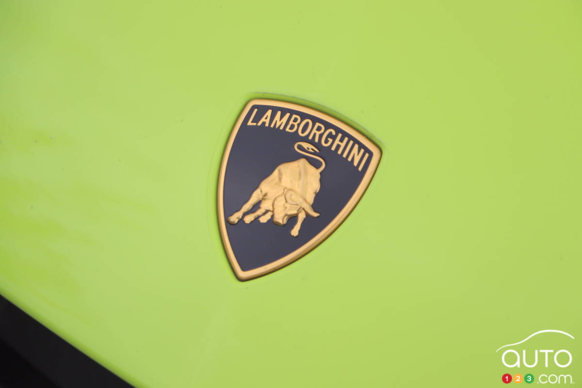 Lamborghini Revuelto 2024, écusson Lamborghini