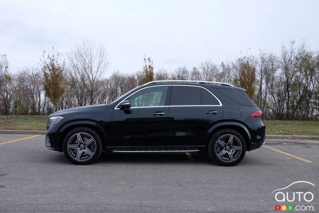 Mercedes-Benz GLE 450e 2024, de profil
