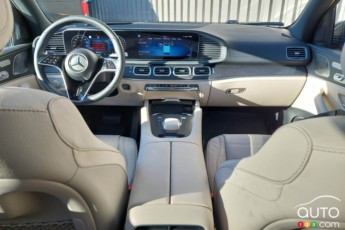 Mercedes-Benz GLE 450e 2024, interior
