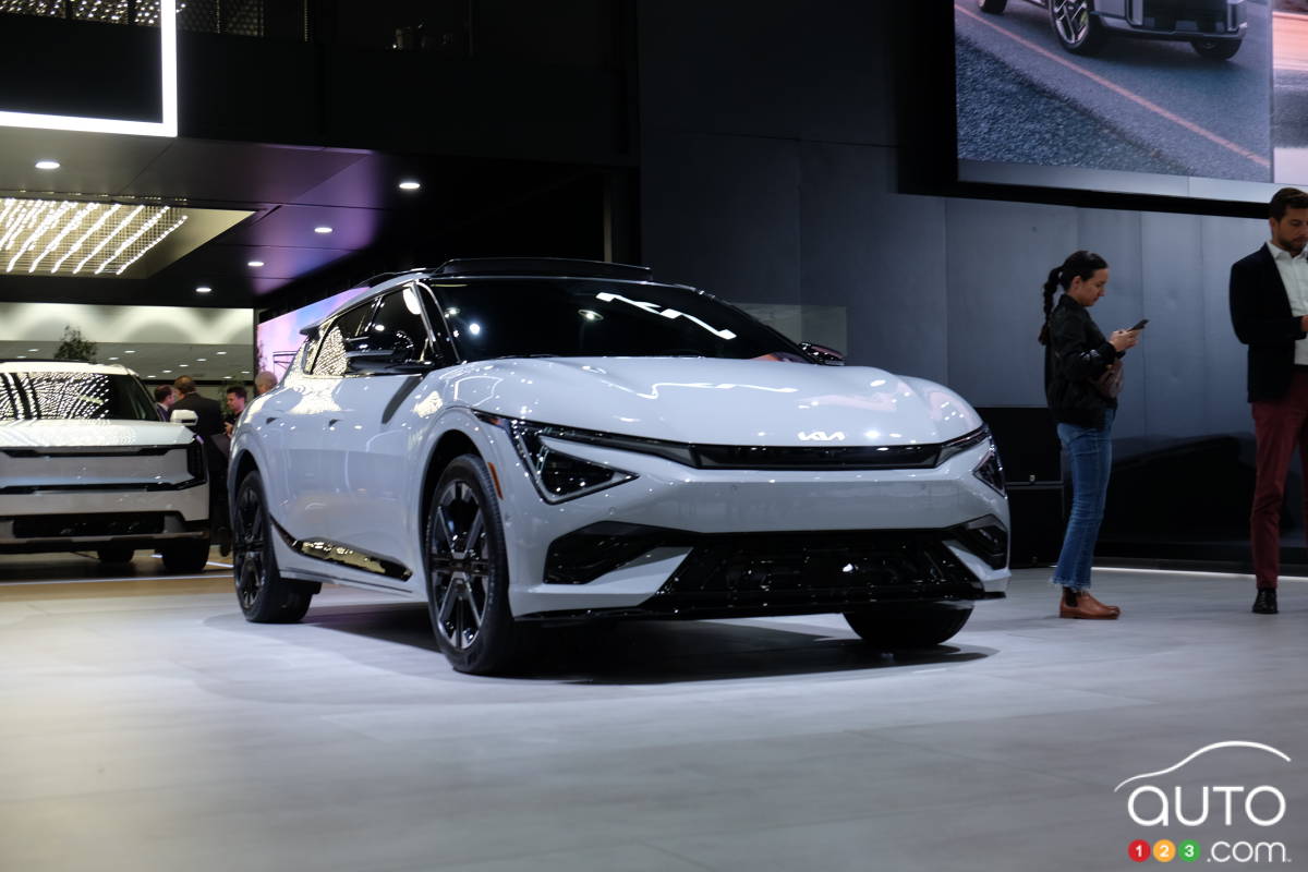 Le Kia EV6 2025, trois quarts avant