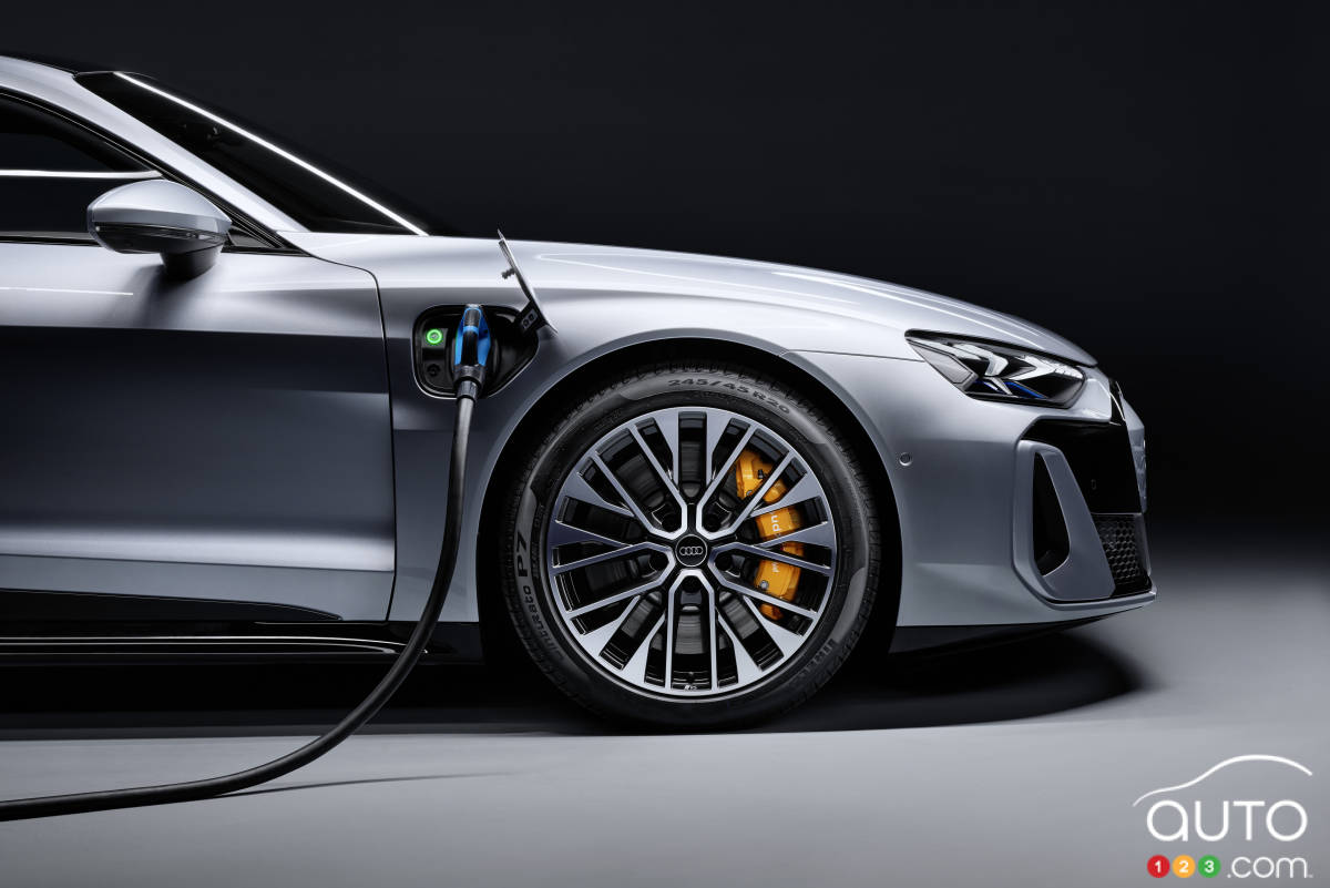 Audi RS e-tron GT 2025, au chargement