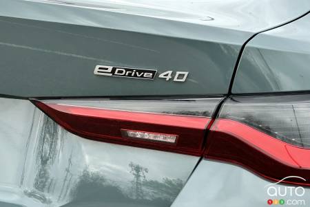 BMW i4 xDrive40 2025, écusson