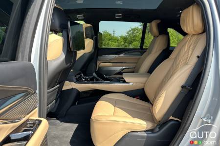 Cadillac Escalade IQ 2025, sièges