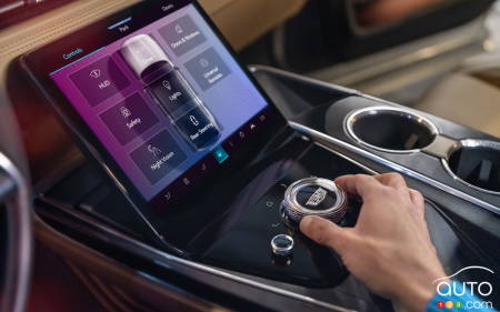 2025 Cadillac Escalade IQ, central console
