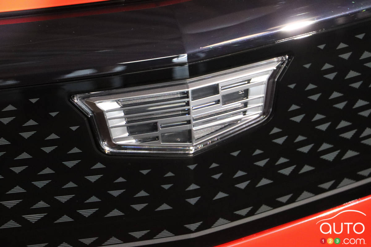 Cadillac Optiq 2025, logo