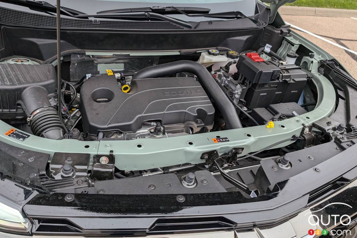 2025 Chevrolet Equinox Activ, engine