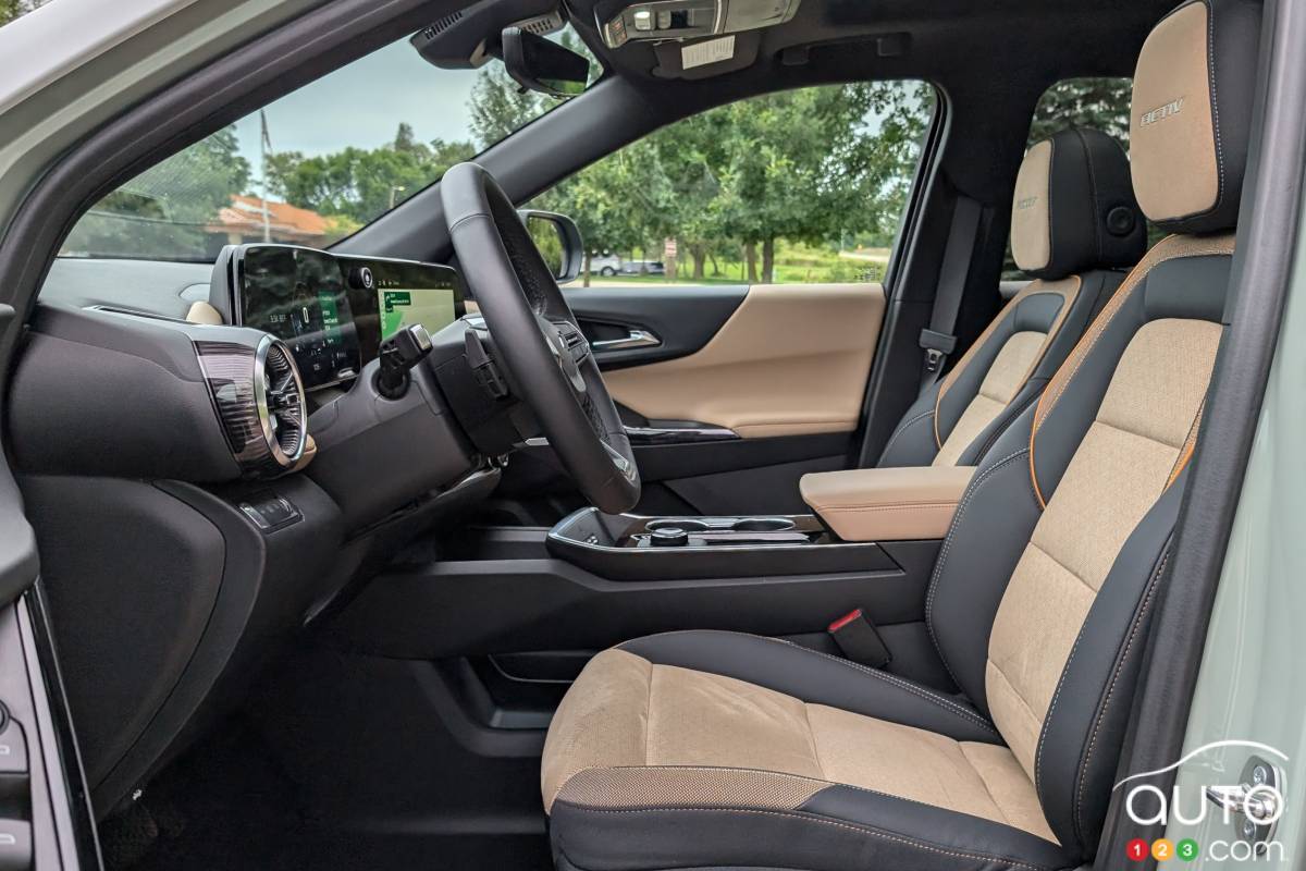 2025 Chevrolet Equinox Activ, seats