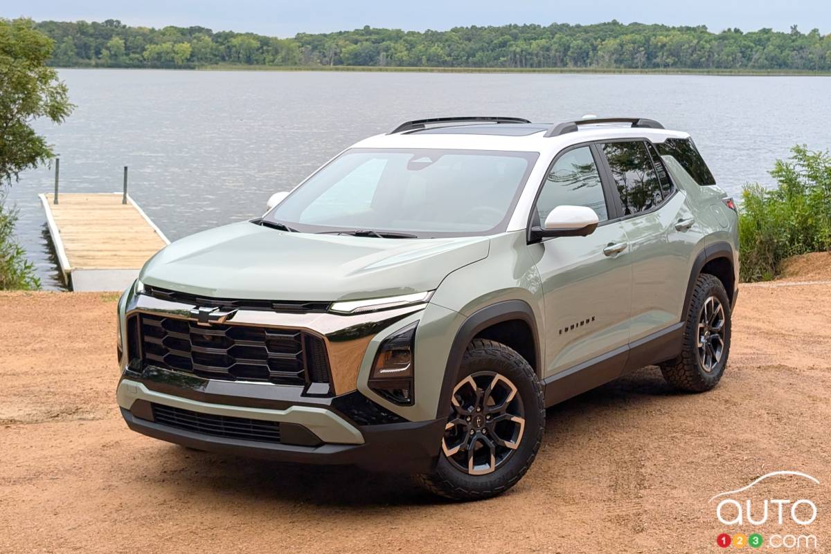 2025 Chevrolet Equinox Activ, three-quarters front