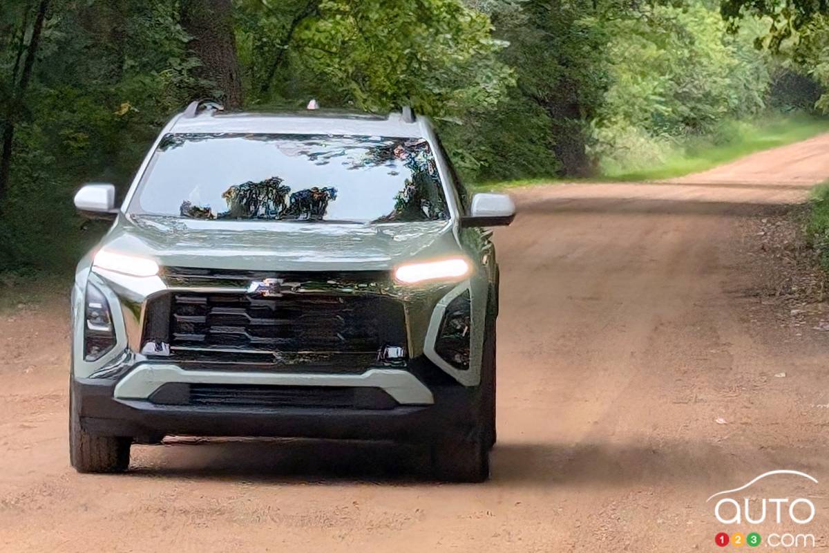 2025 Chevrolet Equinox Activ, front