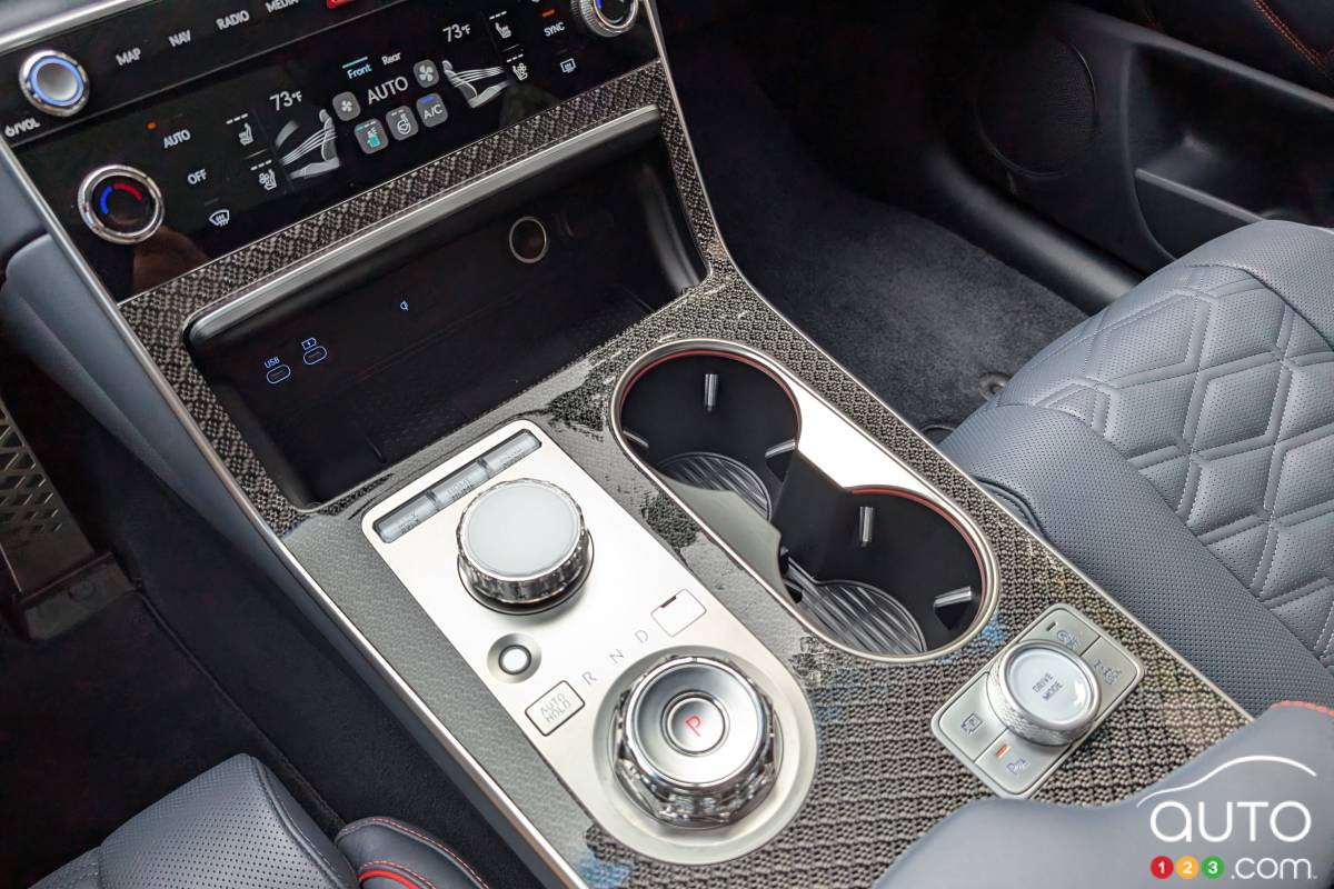 Genesis GV80 Coupé 2025, console centrale