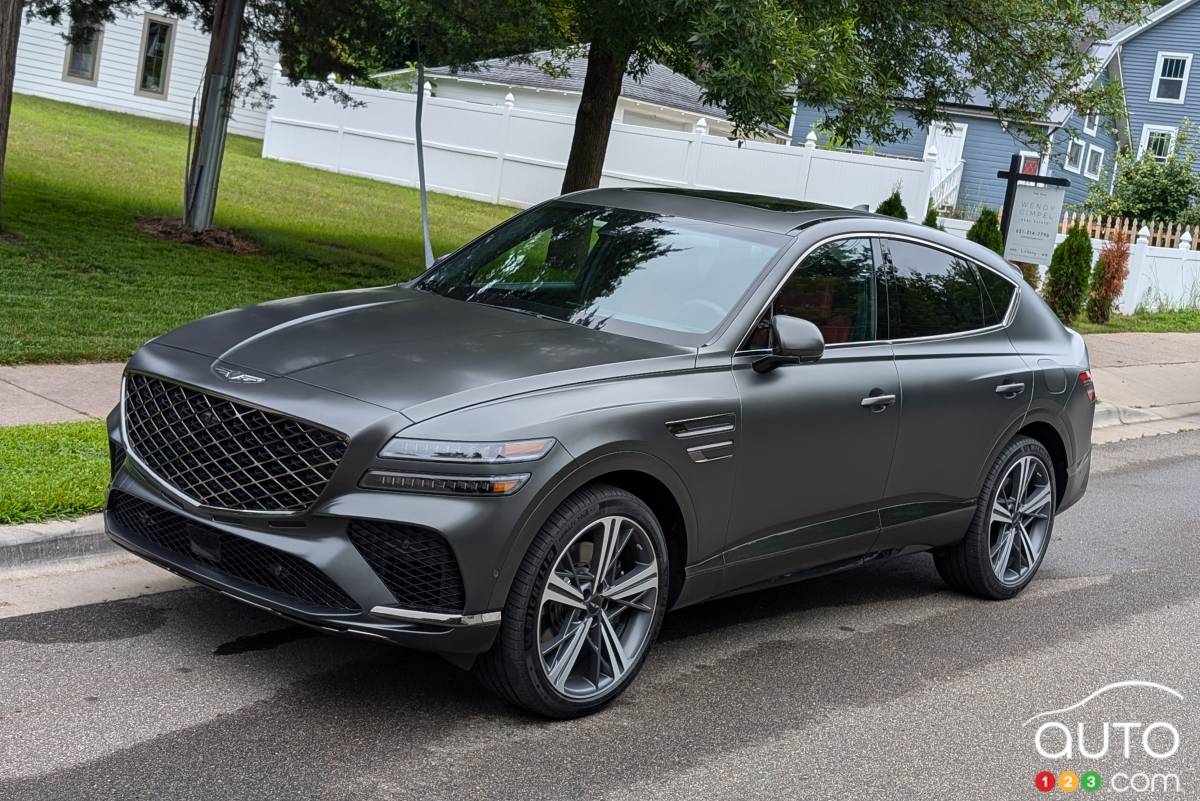 Genesis GV80 Coupé 2025, en gris (matte)