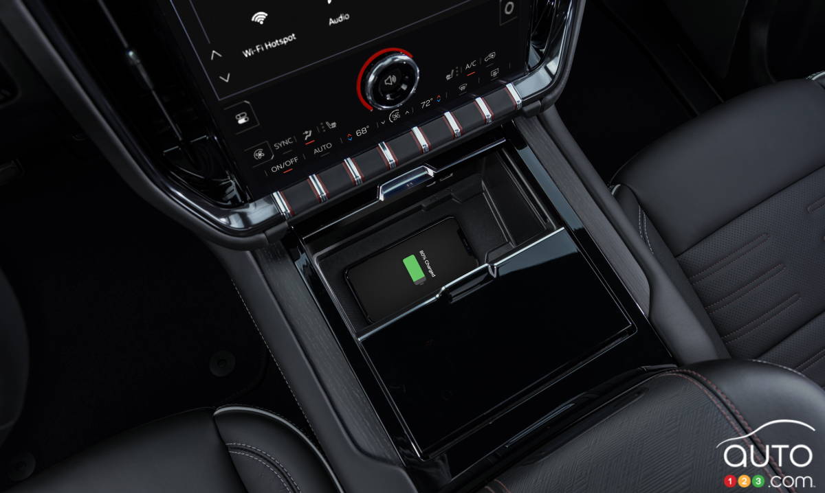 GMC Yukon Yukon Denali Ultimate 2025, bas de console