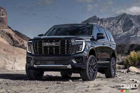 2025 GMC Yukon AT4 Ultimate, front