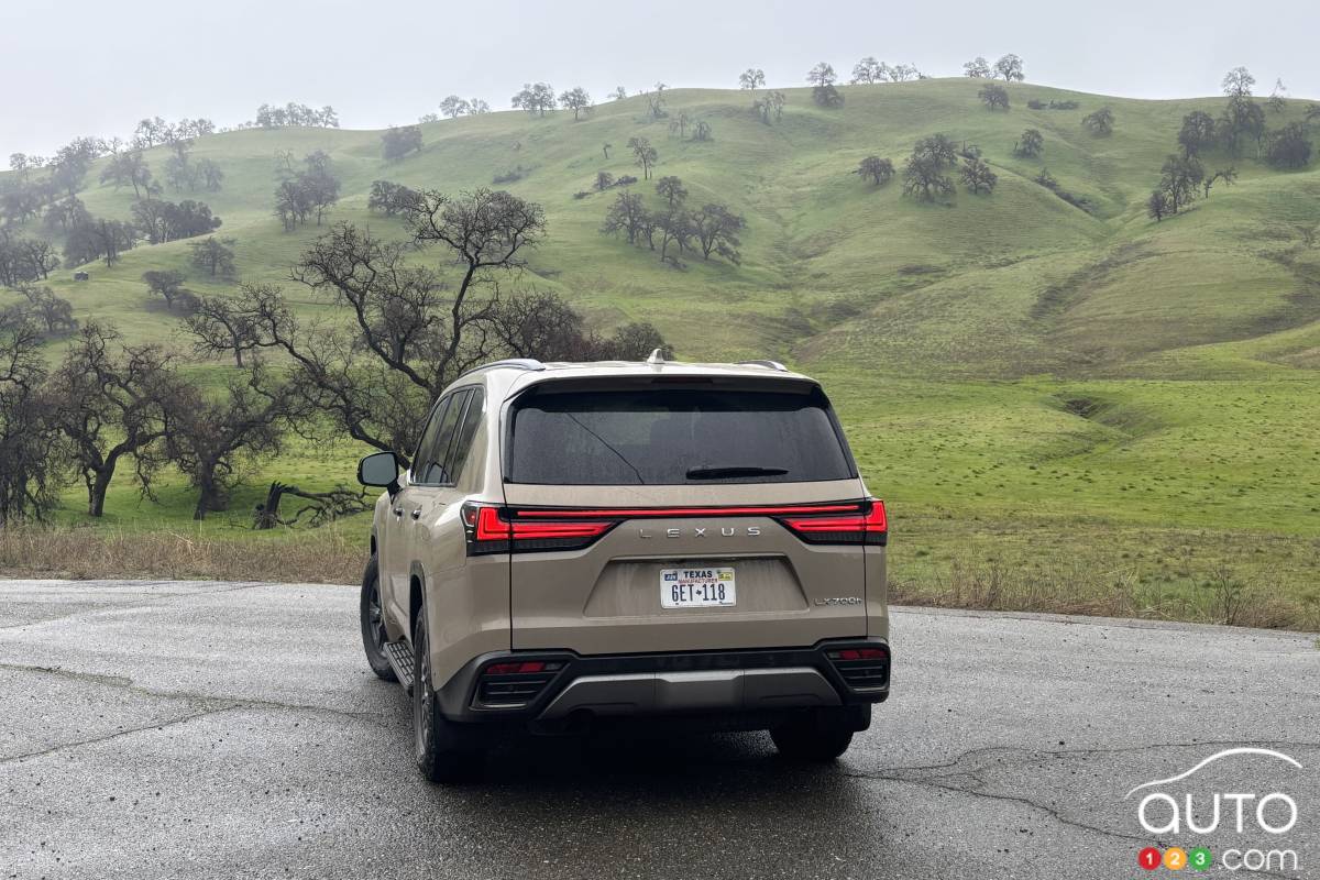 Lexus LX 700h 2025, arrière