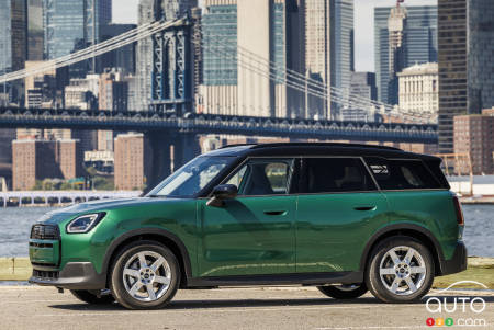 The new 2025 Mini Countryman Electric, in profile