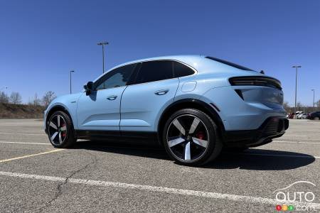 Porsche Macan Turbo électrique 2025, trois quarts arrière