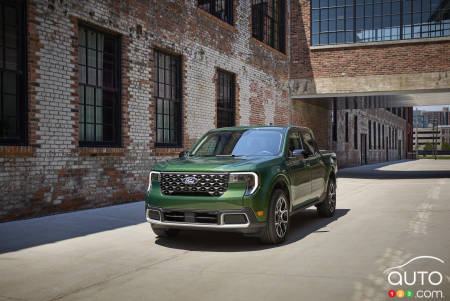 2025 Ford Maverick Lariat, three-quarters front