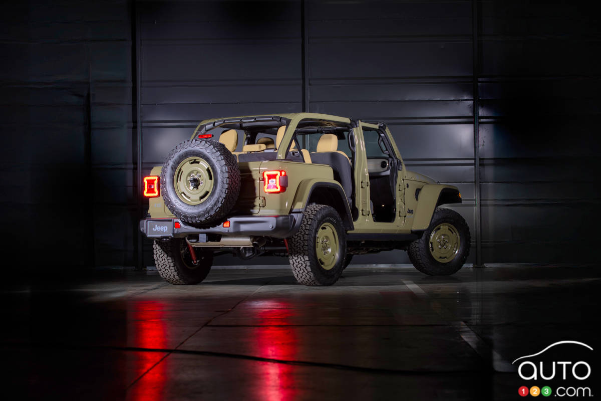 Le Jeep Wrangler Willys '41 4xe 2025, trois quarts arrière