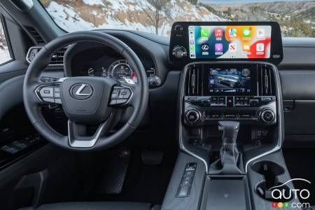 2025 Lexus LX 700h first drive | Car Reviews | Auto123