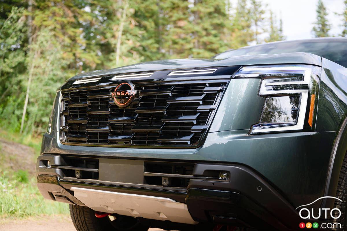 2025 Nissan Armada Pro-4X, front grille