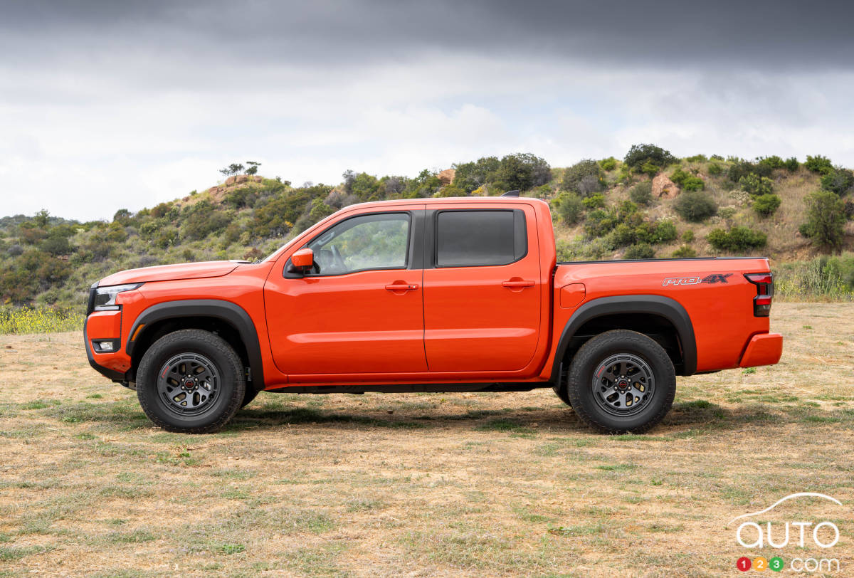 Nissan Frontier 2025, de profil