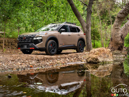 2025 Nissan Rogue Rock Creek, three-quarters front