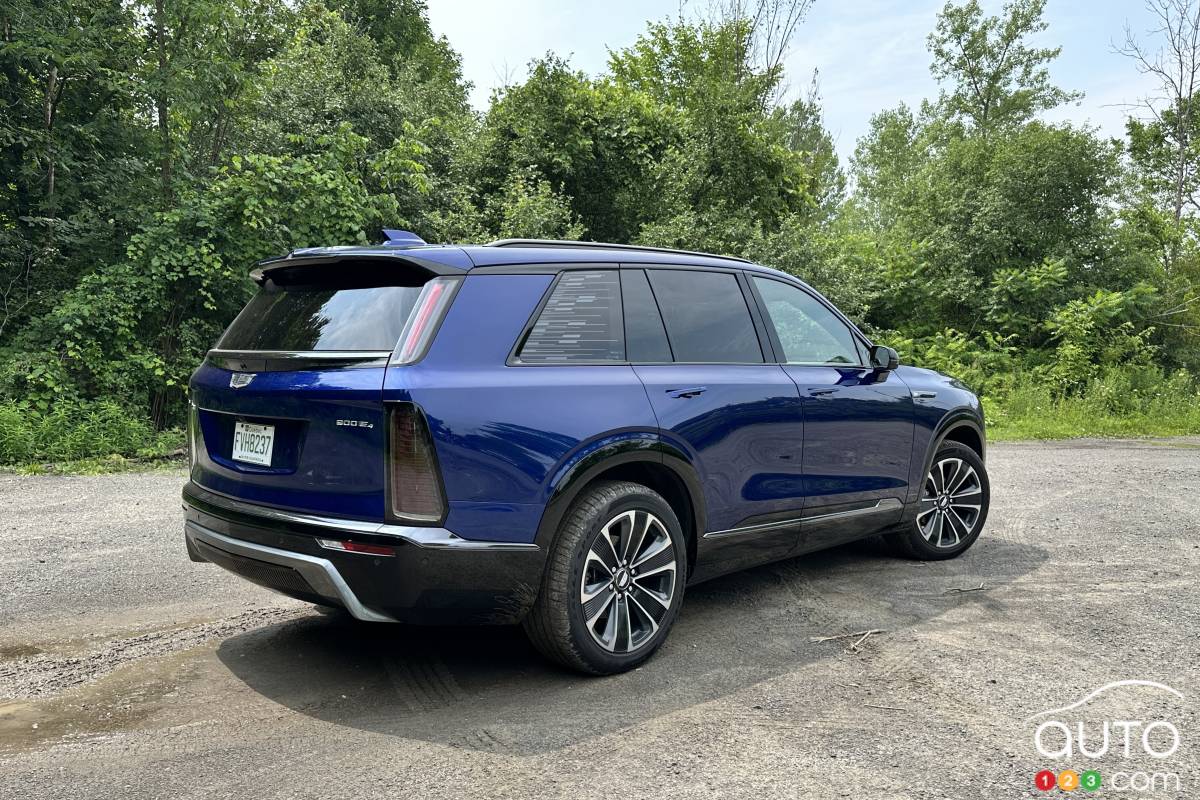 Cadillac Vistiq Sport 2026, trois quarts arrière