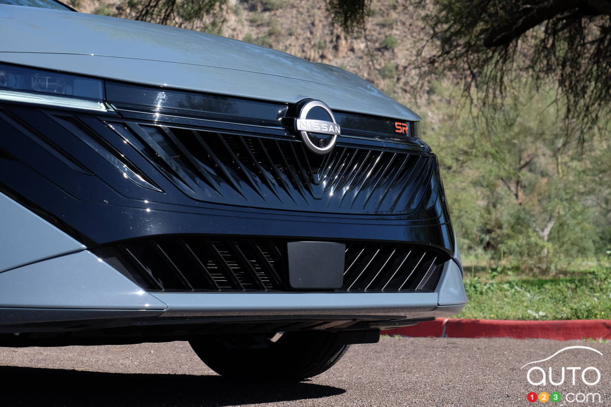 Nissan Sentra 2026, calandre