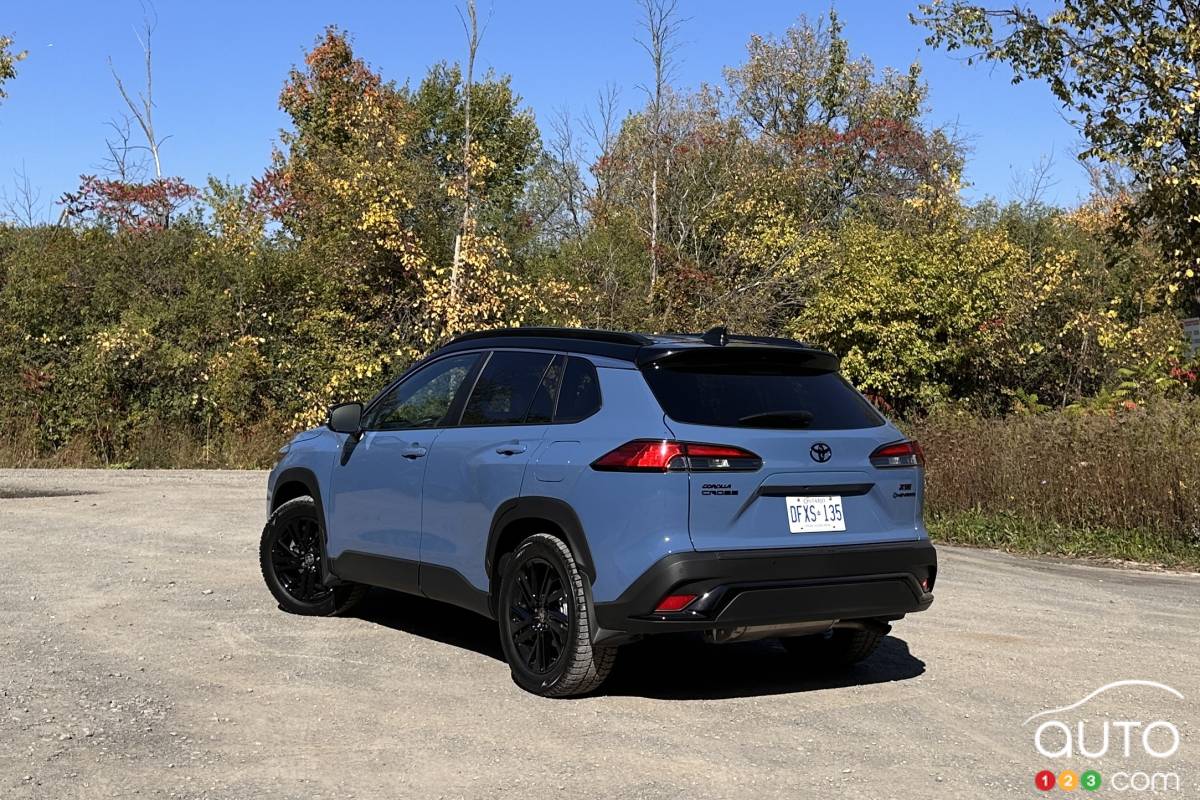 Toyota Corolla Cross hybride 2026, trois quarts arrière