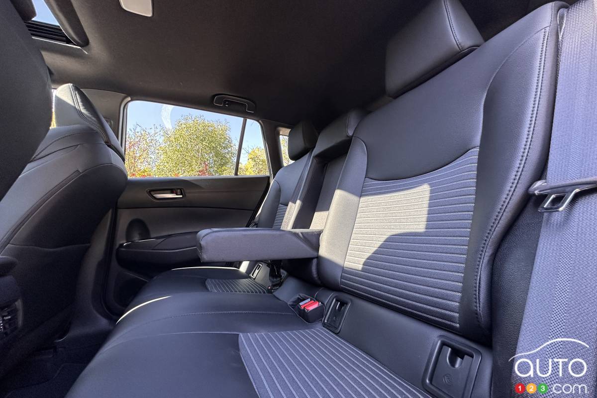 Toyota Corolla Cross hybride 2026, sièges