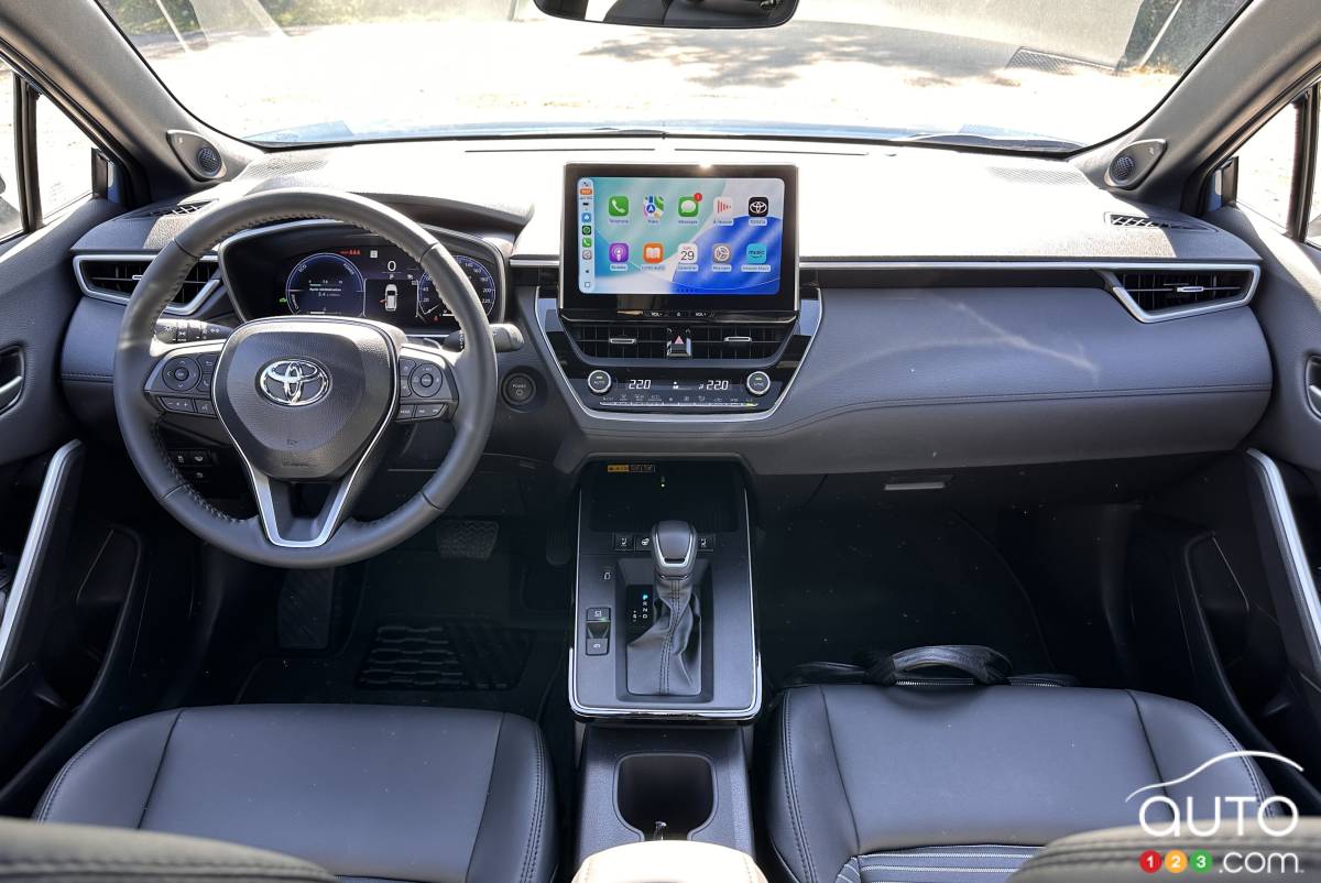 Toyota Corolla Cross hybride 2026, intérieur