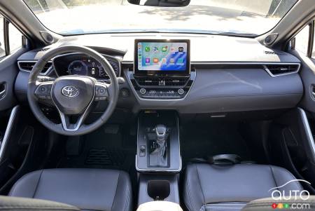 Toyota Corolla Cross hybride 2026, intérieur
