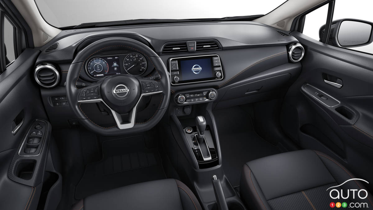 Nissan Versa 2021, intérieur