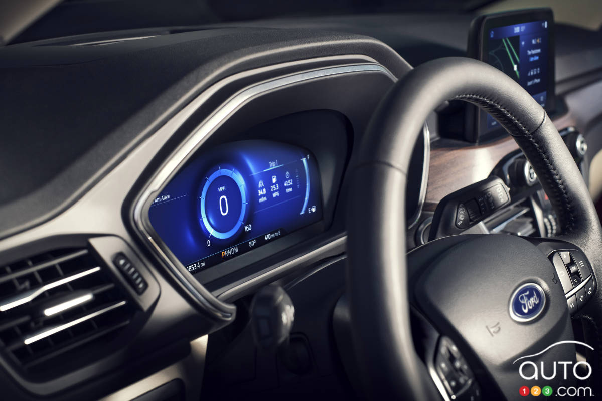 Ford Escape, volant et écran numérique