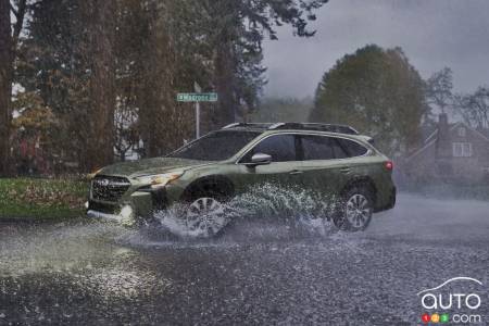 Subaru Outback 2023, sous la pluie