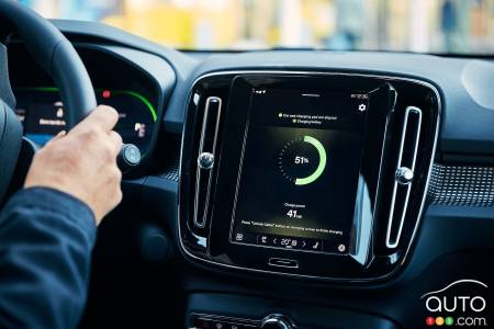 The screen of the  Volvo XC40 Recharge, during charging