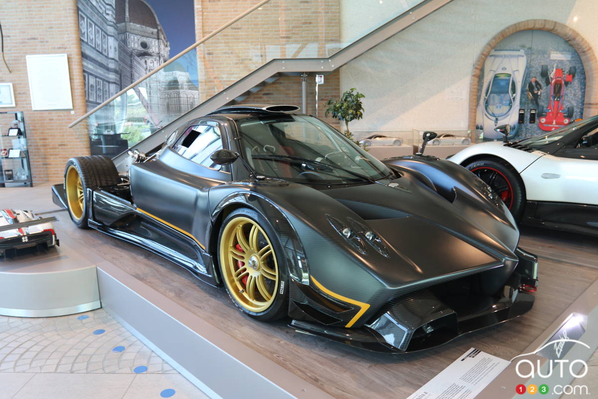 La Pagani Zonda R (2010).